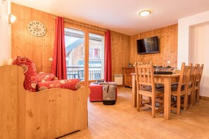 Interior - Wifi, 200m from resort center, swimming pool, sauna, parking, tv, ski locker, 47m², La Féclaz (Les Déserts)