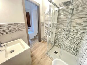 Comfort-Doppelzimmer, Stadtblick | Badezimmer