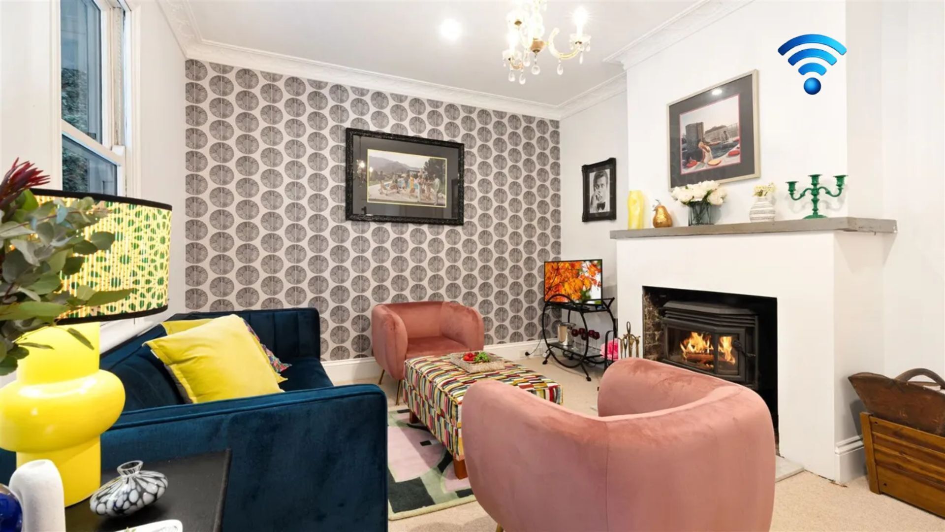 Glenbrae | Living room | Combustion fireplace | Smart TV