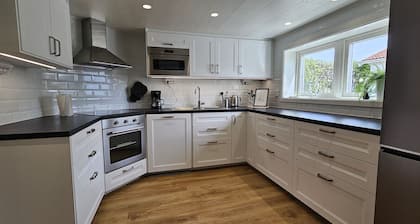 Newly renovated apartment in Skärhamn within walking distance to the beach | SE09138