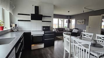 Køleskab, mikrobølgeovn, ovn, kogeplade