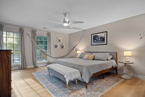 4 bedrooms, iron/ironing board, WiFi, bed sheets