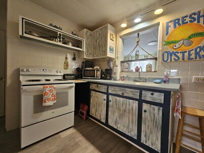 New Rental! Close to Carrabelle Beach; Pet-Friendly
