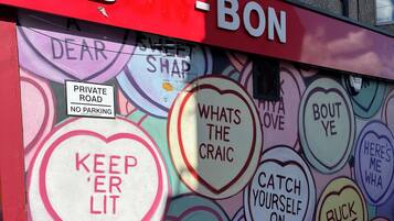 A wall with a red sign reading 'BON' and a private road sign.
