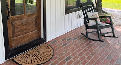 Quiet Farmhouse on 4 acres, 2 Bedroom, close to town, Denton MD