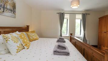 5 quartos, individualmente decorados, individualmente mobiliados