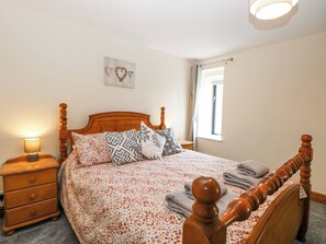 5 quartos, individualmente decorados, individualmente mobiliados
