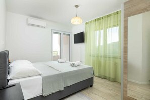 2 bedrooms, iron/ironing board, free WiFi, bed sheets