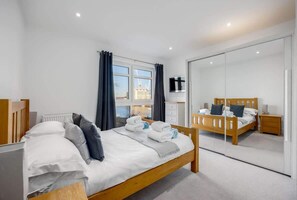 2 chambres, fer et planche à repasser, Wi-Fi, draps fournis