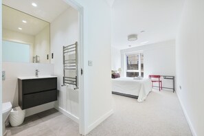 3 chambres, fer et planche à repasser, accès au Wi-Fi (inclus)