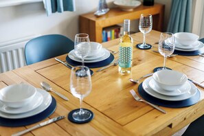 Dining - Island's Edge- Moments from Hamworthy Beach (Poole)