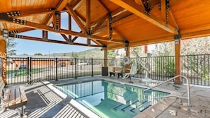 Innenpool, beheizter Pool