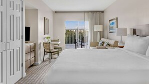 Tabla de planchar con plancha, wifi, ropa de cama