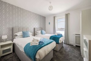 2 chambres, fer et planche à repasser, Wi-Fi, draps fournis