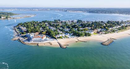 Sun-Soaked - Charming Views Overlooking the Harbour