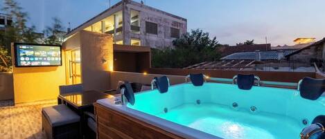 Bain à remous extérieur