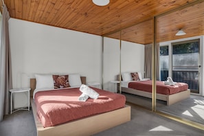 4 bedrooms, Internet - Penguin Mews - Unit 14 - 4 Bedroom (Merimbula)