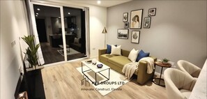 TV - Stylish Riverside Balcony Flat Near Canary Wharf (Greater London)