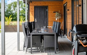 Outdoor dining - Nice home in Hadsund with sauna (Hadsund)