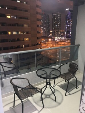 Property grounds - Luxury Studio Apartment With Balcony And City view In Dubai Marina (Dubai)