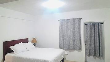 1 slaapkamer, een strijkplank/strijkijzer, wifi, beddengoed