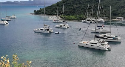 Little Harbour Mariner Villa- Luxurious -1BR-1Bath Apt.