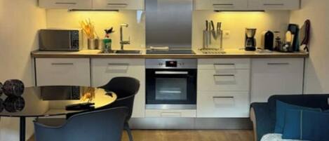 Microonde, forno, piano cottura, lavastoviglie