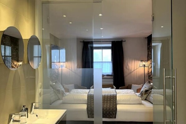 1 camera, Wi-Fi, lenzuola