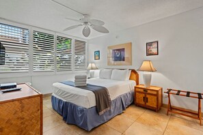 1 habitación, escritorio, tabla de planchar con plancha y wifi