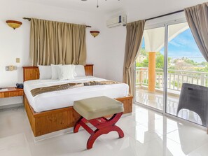 Deluxe Room, Balcony, Bay View | Interior - Hotel & Restaurant Chino (Samaná)