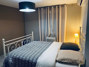 4 slaapkamers, een strijkplank/strijkijzer, wifi, beddengoed