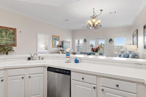 Condo, Multiple Beds (Pavilion Palms 205B) | Interior