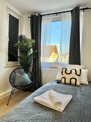 2 bedrooms, iron/ironing board, travel cot, free WiFi