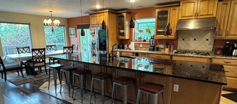 Potential wedding venue. 4-bedroom house.  dog friendly. Extra travel trailers.