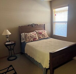 2 bedrooms, desk, free WiFi, bed sheets - Golfers Paradise - free round of golf for 2 included. (Elephant Butte)