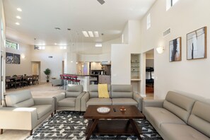 Smart TV, fireplace, foosball - Villa Dom Pérignon, Sedona - Game room, Badminton, BBQ, Firepit, Hosts 20 guests (Sedona)