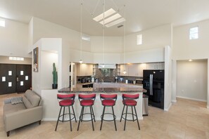 Smart TV, fireplace, foosball - Villa Dom Pérignon, Sedona - Game room, Badminton, BBQ, Firepit, Hosts 20 guests (Sedona)