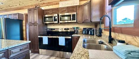 ثلاجة، ميكروويف، فرن، موقد طهي مسطح