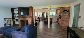 Smart TV, books - Charming 3-bedroom 2 bathroom house steps from the public beach in  Oak Harbor (Oak Harbor)