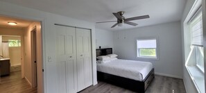 3 bedrooms, in-room safe, desk, iron/ironing board - Charming 3-bedroom 2 bathroom house steps from the public beach in  Oak Harbor (Oak Harbor)