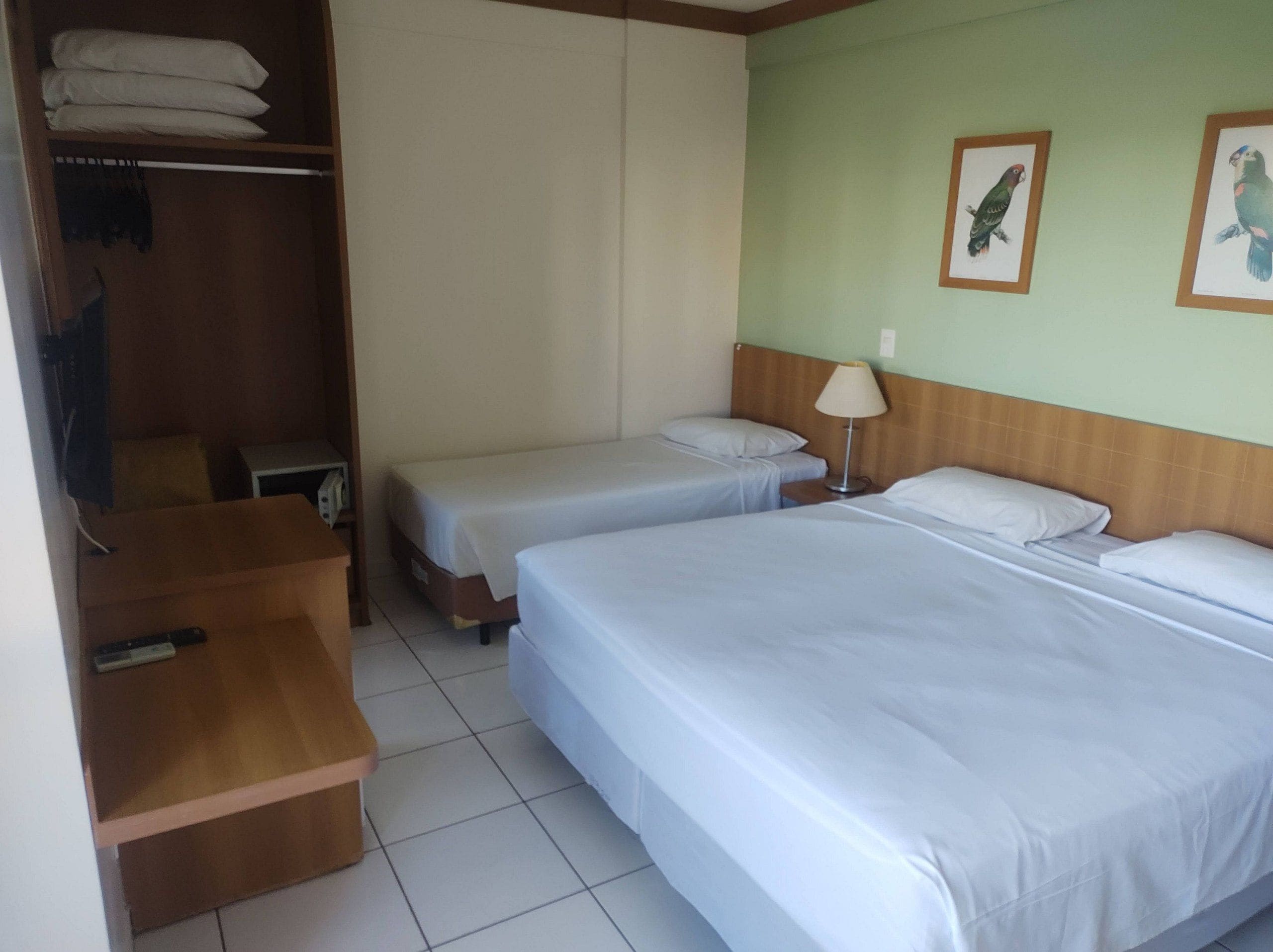 Suite | Blackout drapes, WiFi (free), bed sheets