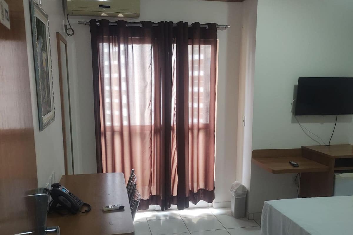 Basic Apartment | 1 bedroom, blackout curtains, free WiFi, bed sheets