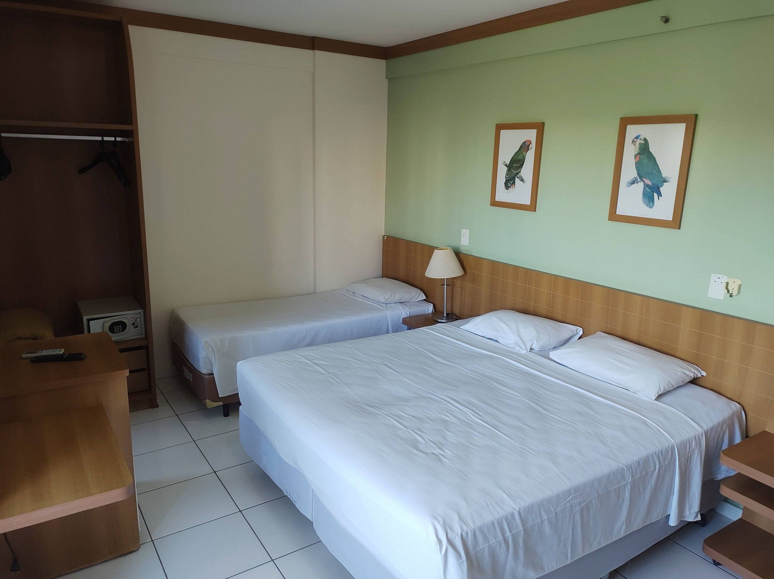 Eenvoudige suite | Verduisterende gordijnen, gratis wifi, beddengoed