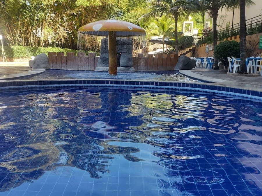 9 outdoor pools, pool umbrellas, pool loungers