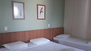 ห้องเบสิกสวีท | ผ้าม่านกันแสง, Wi-Fi ฟรี, ผ้าปูที่นอน
