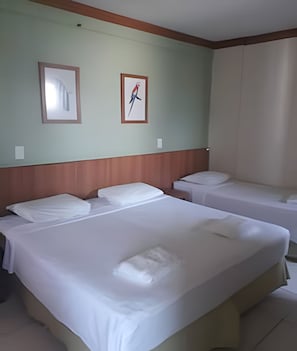 Cortinas blackout, wifi gratis y ropa de cama 