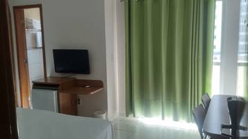 Suite – basic | Blendingsgardiner, wi-fi (inkludert) og sengetøy