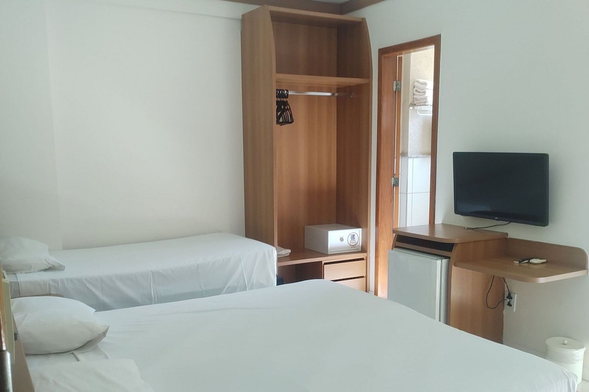 Cortinas blackout, wifi gratis y ropa de cama 