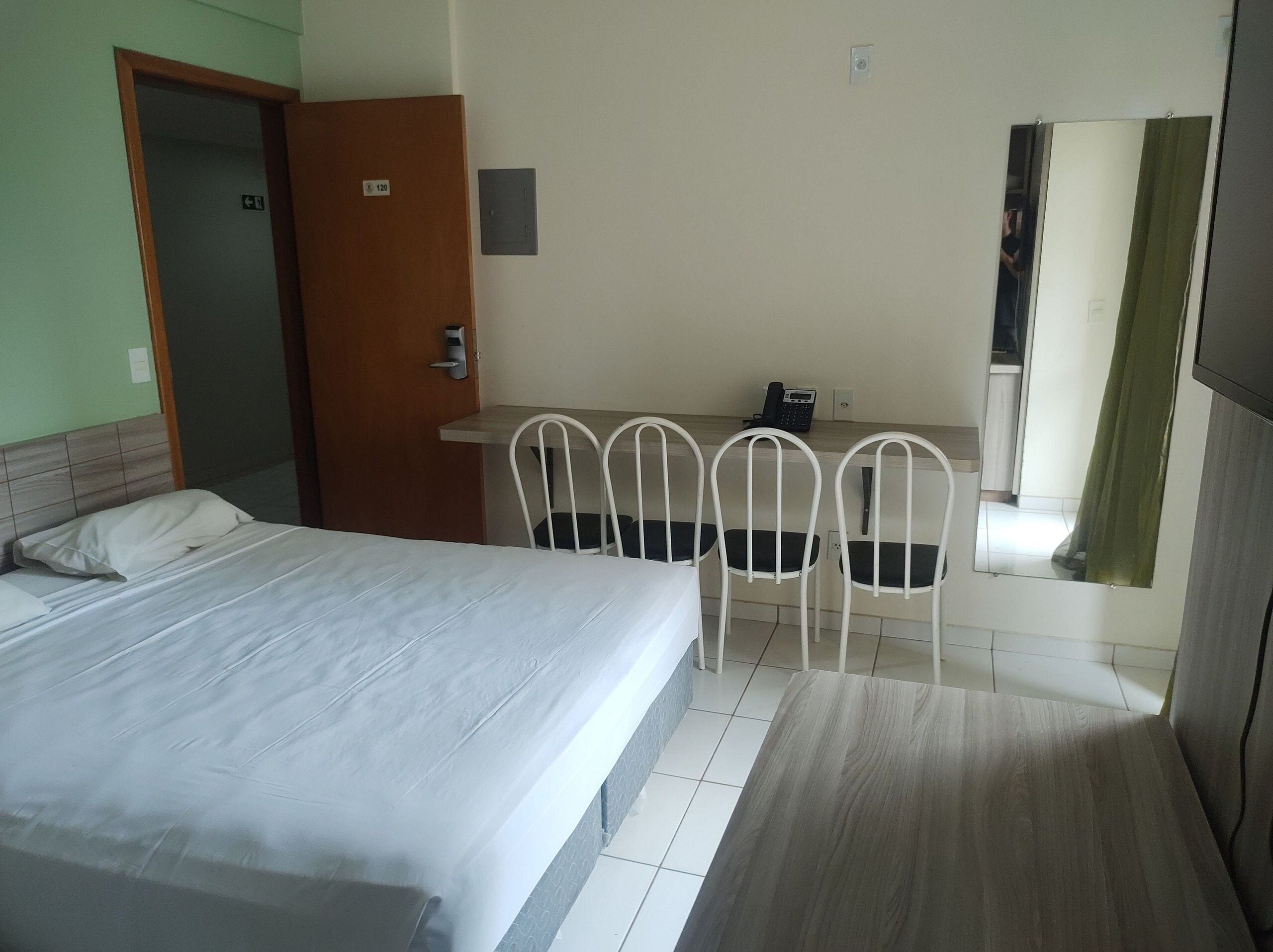 Basic-suite | Mørklægningsgardiner, gratis Wi-Fi, sengetøj