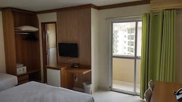 Cortinas blackout, wifi gratis y ropa de cama